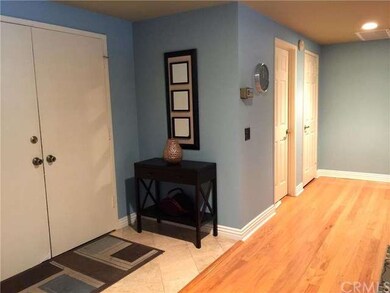 Entry way with recessed lighting and hardwood floo