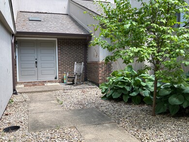 35 Osage Ct, Columbus, IN 47201 - photo 2