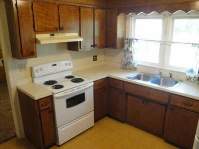 1304 Mcarthur St, Manchester, TN 37355 - photo 5