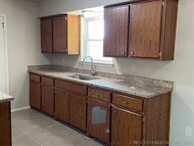 1504 N Indian Ln, Okmulgee, OK 74447 - photo 6