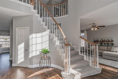 704 Crystal Ln, Hurst, TX 76054 - photo 4