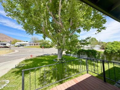 603 Camelot Front yard