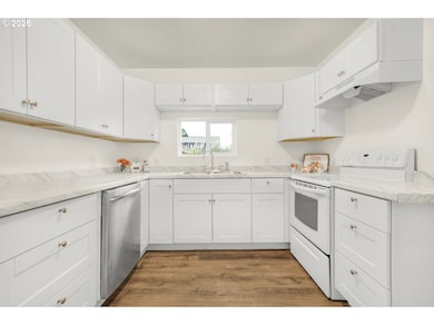 1100 S 7th Ave, Kelso, WA 98626 - photo 5