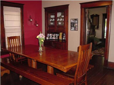 Plenty of room for the entire family to dine toget