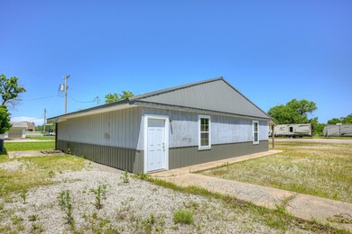 511 N E, Columbus, KS 66725 - photo 5