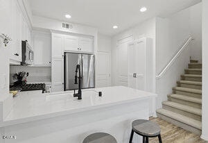 401 Castiano St, Camarillo, CA 93012 - photo 2