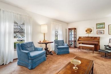 3463 Donovan Dr, Crete, IL 60417 - photo 2