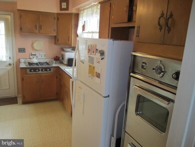 300 Sudbury Rd, Linthicum Heights, MD 21090 - photo 7