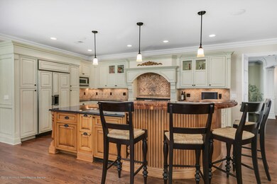 Eat-in Kitchen
