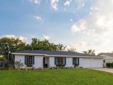 413 W Pleasantview Dr, Hurst, TX 76054 - photo 2