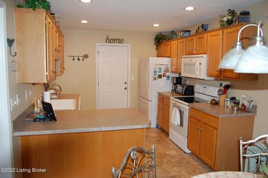 680 Helmwood Cir, Mount Washington, KY 40047 - photo 3