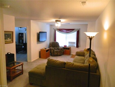 819 Belmont Dr unit 1D, High Point, NC 27263 - photo 4