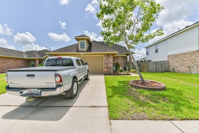 1087 Lasso Ct, Alvin, TX 77511 - photo 3