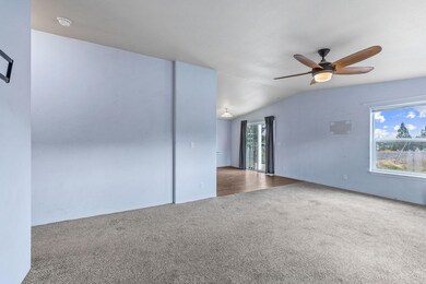 4-web-or-mls-17321 SE Renegade Loop, Pri