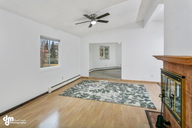 19-Front Room_2565