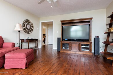 7914 Village Point (11 of 53)