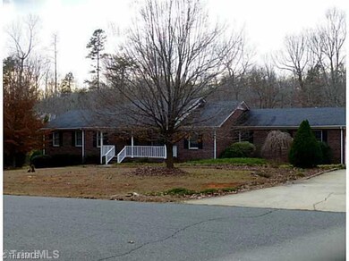 286 Lawrence Dr, Asheboro, NC 27205 - photo 2