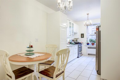 Hampton Court unit B3H, Richmond Hill, NY 11418 - photo 4