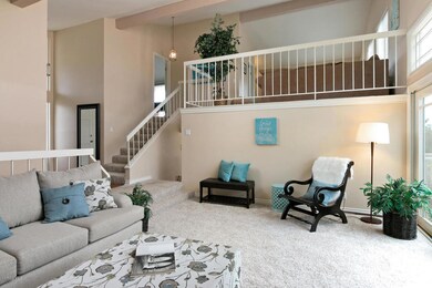 375 Hamilton Ave-large-006-18-Living Roo