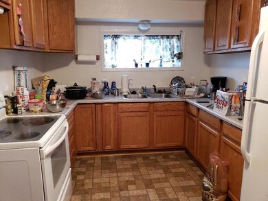 423 Upham St, Klamath Falls, OR 97601 - photo 4