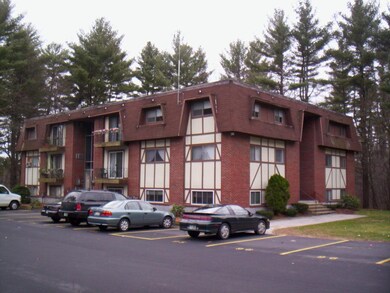 93G Capitol Hill Dr unit 93, Londonderry, NH 03053 - photo 2