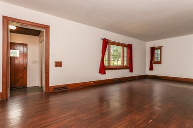 14-Living-Room-image-3-[lhenderson]