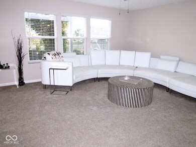 2482 Middle View Dr, Columbus, IN 47201 - photo 5