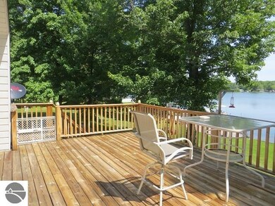 642 N Lakeview Dr, Hale, MI 48739 - photo 5