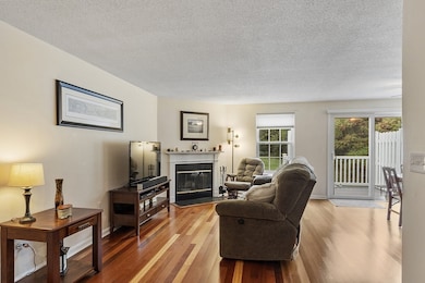 93 Chapman Place unit 93, Leominster, MA 01453 - photo 4