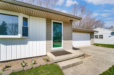 513 S Wagner Ave, Wapakoneta, OH 45895 - photo 6