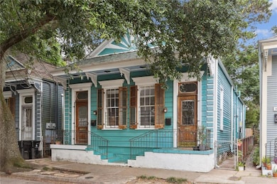 Picturesque setting beneath the Oak tree.  Bayou S