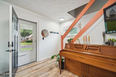 627 Loa St, Lansing, MI 48910 - photo 7