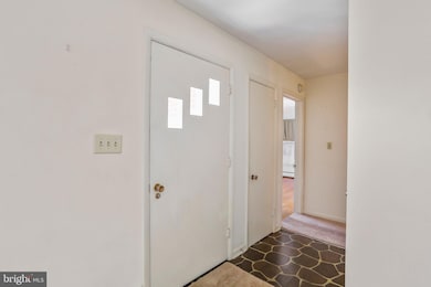 323 Commerce St, Waynesboro, PA 17268 - photo 4