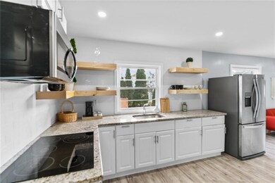 33 Ridge St, Cranston, RI 02920 - photo 2