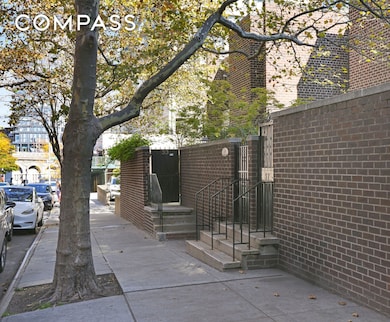 37 Henry St unit TH1, Brooklyn Heights, NY 11201 - photo 7