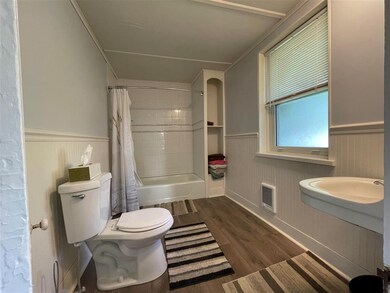 59 E Main St, Readsboro, VT 05350 - photo 7