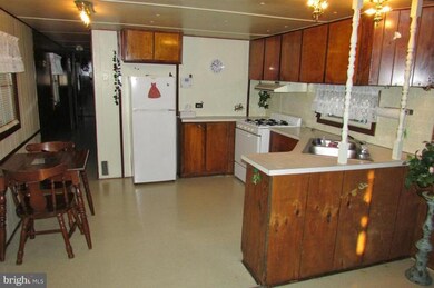 3819 Creekside Dr, Chambersburg, PA 17202 - photo 5