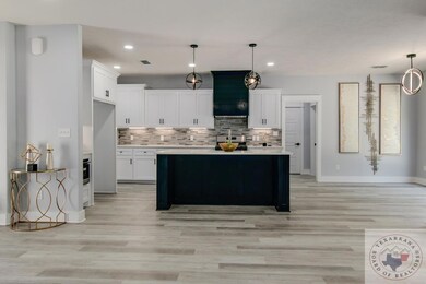 1054 Brown Dr, Wake Village, TX 75501 - photo 7