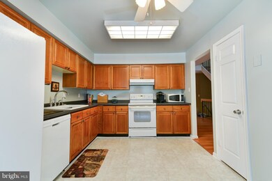 12231 Wye Oak Commons Cir unit 74, Burke, VA 22015 - photo 7
