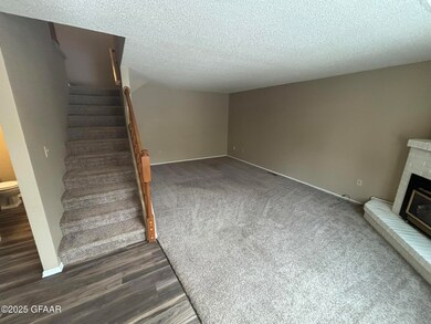 1015 N 39th St unit B7, Grand Forks, ND 58203 - photo 2