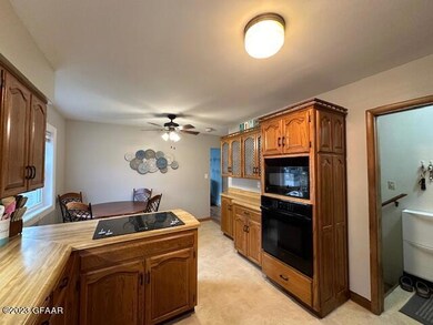 1518 14th Ave S, Grand Forks, ND 58201 - photo 7