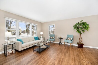 unlisted-address, Elmhurst, IL 60126 - photo 3