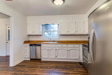 2009 Cobb Dr, Columbia, TN 38401 - photo 5