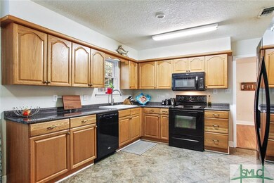 Newer kitchen with 4 year old appliances and ceram