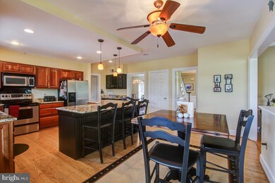 22137 Creekview Dr, Gaithersburg, MD 20882 - photo 6