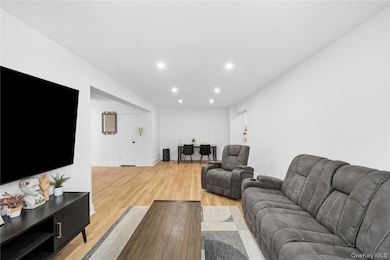 226-26 Union Turnpike unit 1R, Oakland Gardens, NY 11364 - photo 6