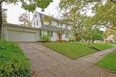 002-Front_View-3347057-medium