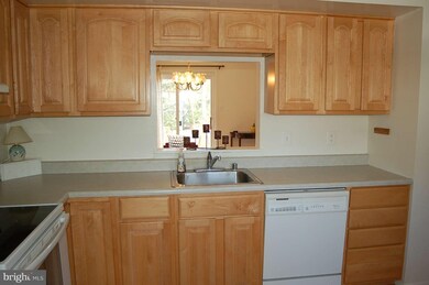 11807 Summer Oak Dr, Germantown, MD 20874 - photo 2