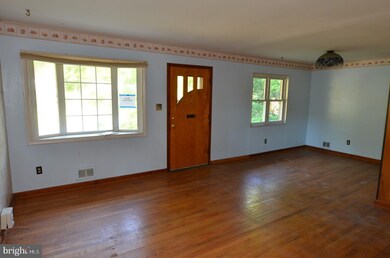 16015 Carroll Ave, Woodbridge, VA 22191 - photo 4