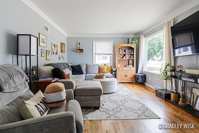302 W 22nd St_13